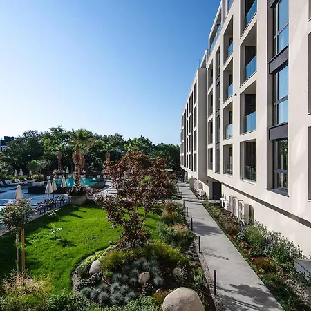 The Shangri-la Flat 公寓 *