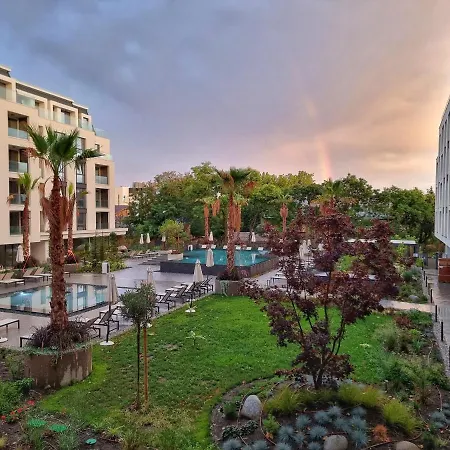 The Shangri-la Flat 圣君士坦丁和海伦那