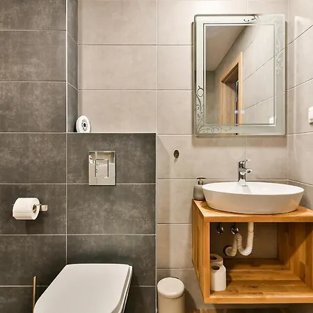 The Shangri-la Flat 公寓 *