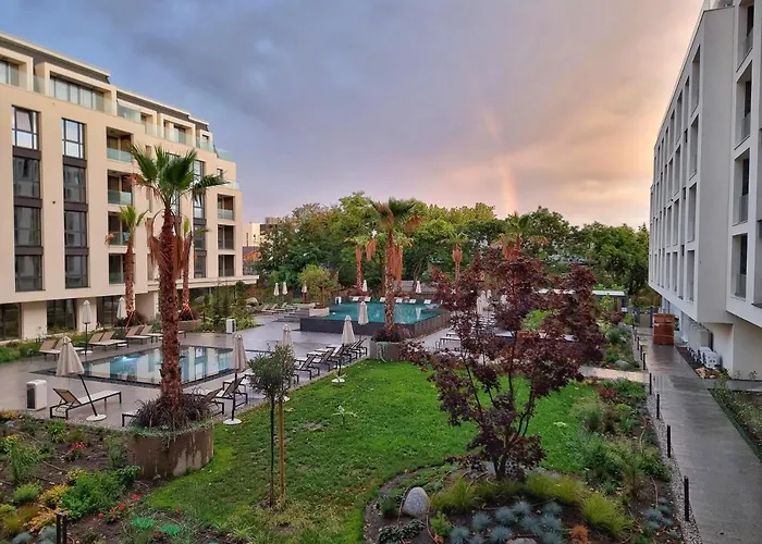 The Shangri-la Flat Aziz Konstantin ve Elena