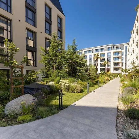 The Shangri-la Flat Апартаменти Святі Костянтин і Олена