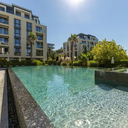 The Shangri-la Flat Апартаменти