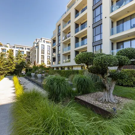 Апартаменти The Shangri-la Flat Святі Костянтин і Олена