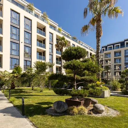 The Shangri-la Flat * Святі Костянтин і Олена
