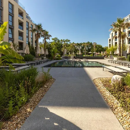 The Shangri-la Flat Апартаменти