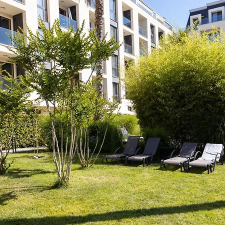 The Shangri-la Flat * Святі Костянтин і Олена