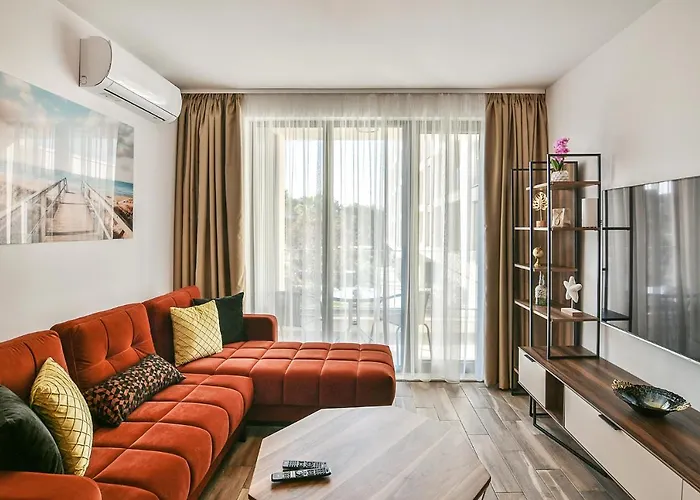 The Shangri-la Flat Апартаменты *