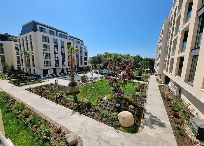 The Shangri-la Flat Святые Константин и Елена